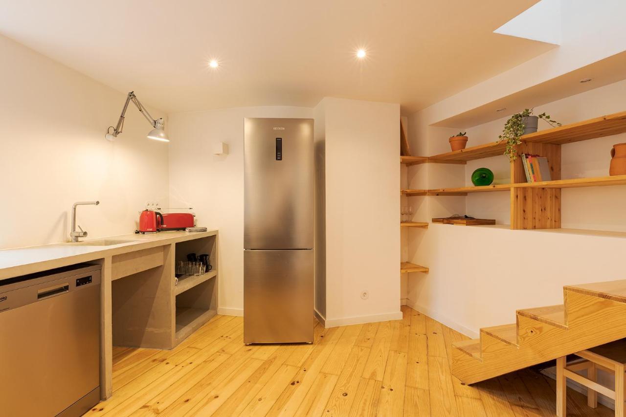 The Yellow House Spacious Duplex In Prazeres District Lisbon Exterior photo