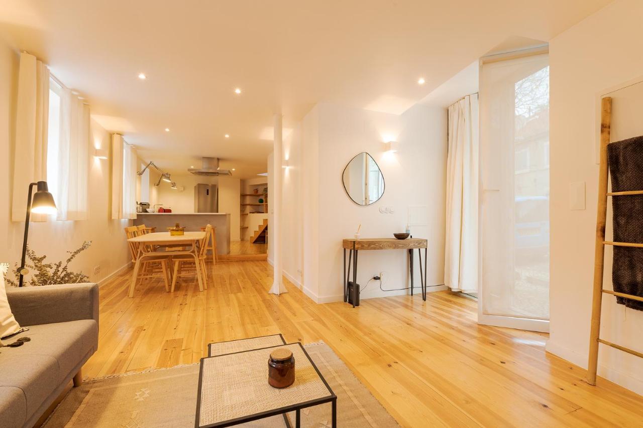 The Yellow House Spacious Duplex In Prazeres District Lisbon Exterior photo